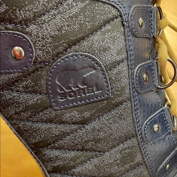 Sorel Navy Blue Black Faux Fur Lace Up Winter Boots Tan Laces Size 8 Waterproof - Picture 2 of 16